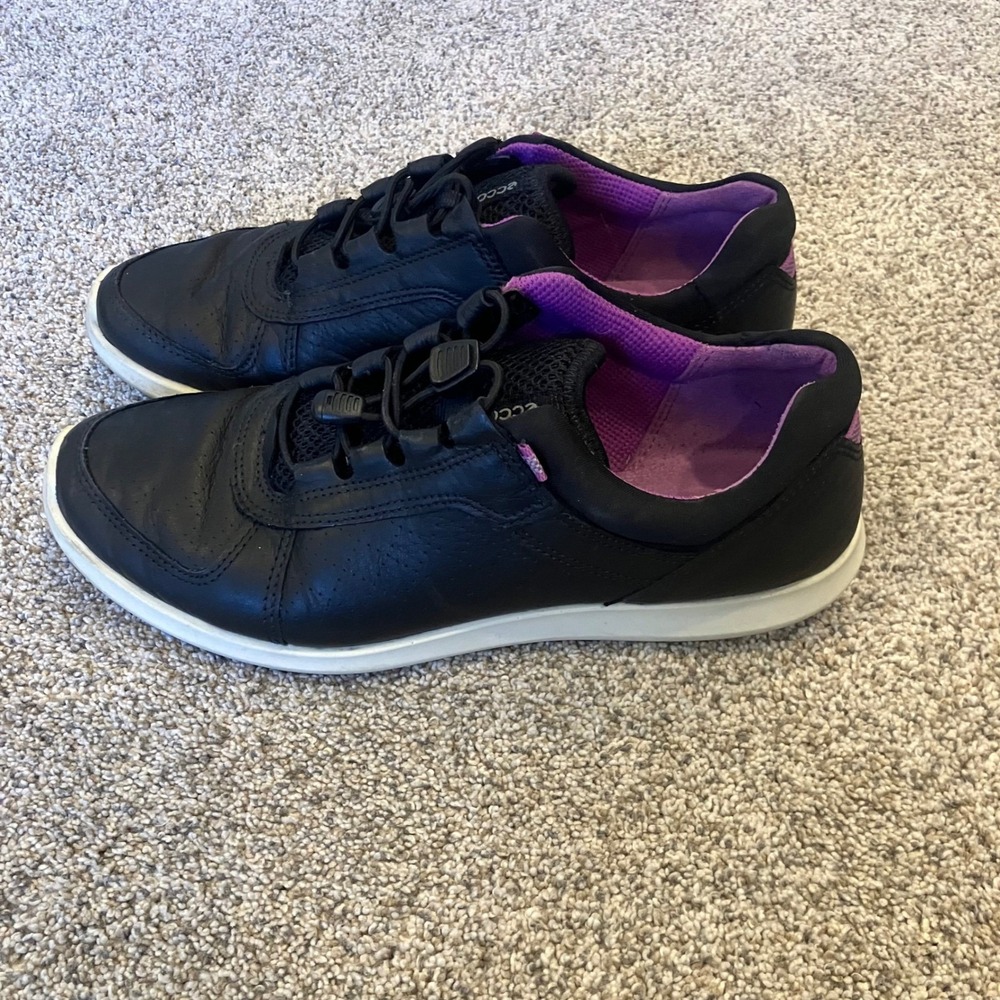 ECCO Soft 7 Womens Black Leather Bungee Lace Walking Sneakers SZ 7 Purple Lining